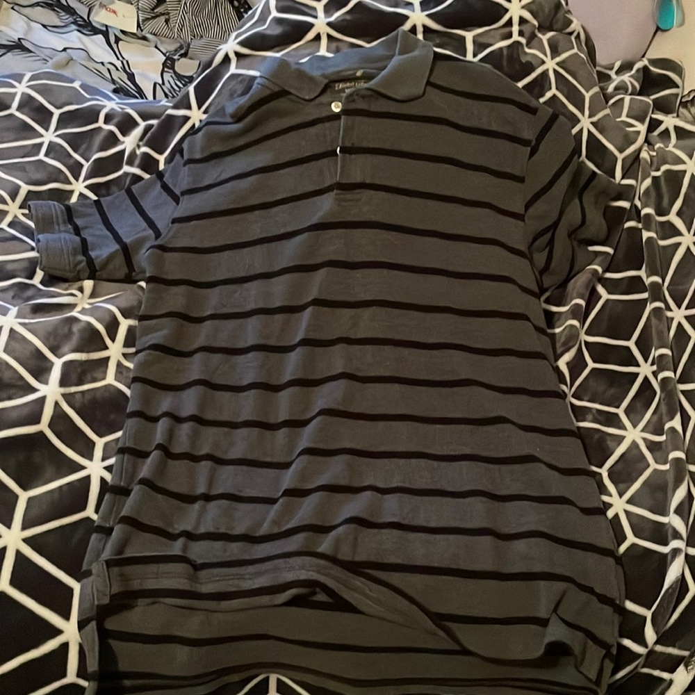 Grey shirt w black stripes